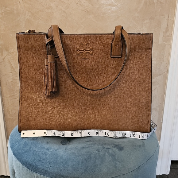 👍Tory Burch Thea shoulder tote in color moose, pebble leather and gold hardware - Picture 9 of 12